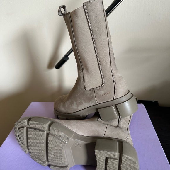 Brand new Woman’s Copenhagen “Chelsea”Boots: Size 7 - Picture 4 of 13